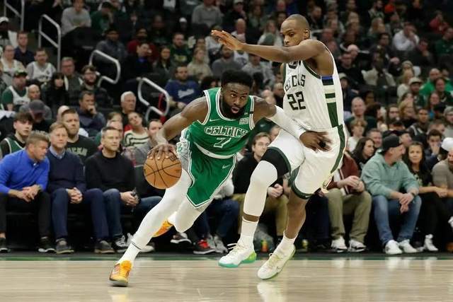  篮网逆转雄鹿豪取五连胜，东部榜首争夺白热化